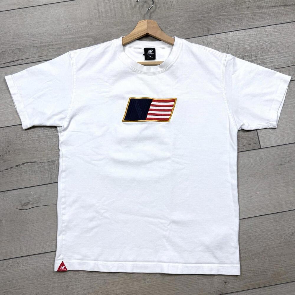 New Balance T-Shirt Mens Medium White USA Flag Patch Logo Athletic Heavy Weight